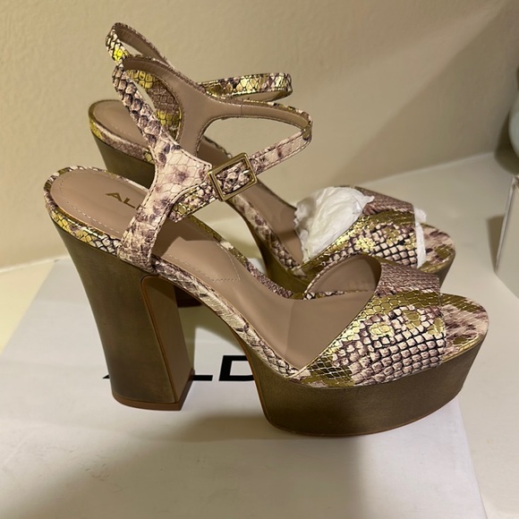 Stylish Women's Platform Sandals Brand New - Picture 4 of 7